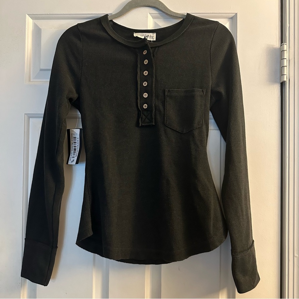 New In Waffle Knit Long Sleeve Henley in Black Sz Small NWT “FITS LIKE AN XS”